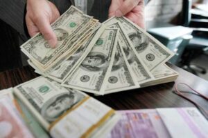 چرا نرخ ارز مجددا افزایشی شد؛ تمام چشم‌ها به دنبال دیپلماسی سیاسی